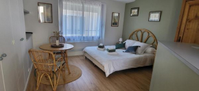 studio situé entre port et plage